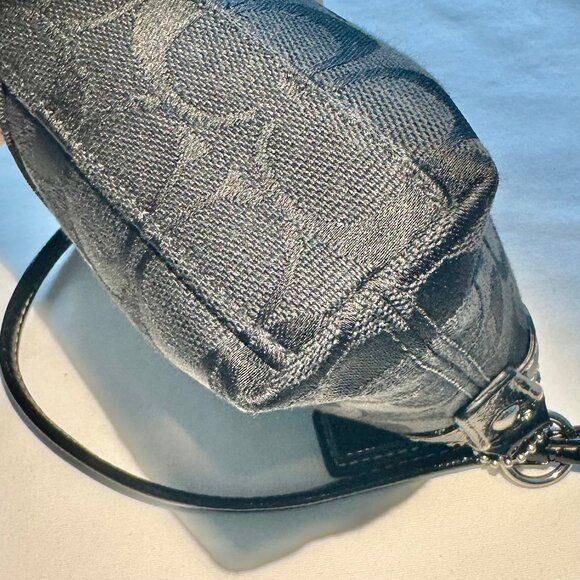 COACH Chelsea Signature Jacquard & Patent Leather Turnlock Wristlet Black 40809 - Picture 11 of 16